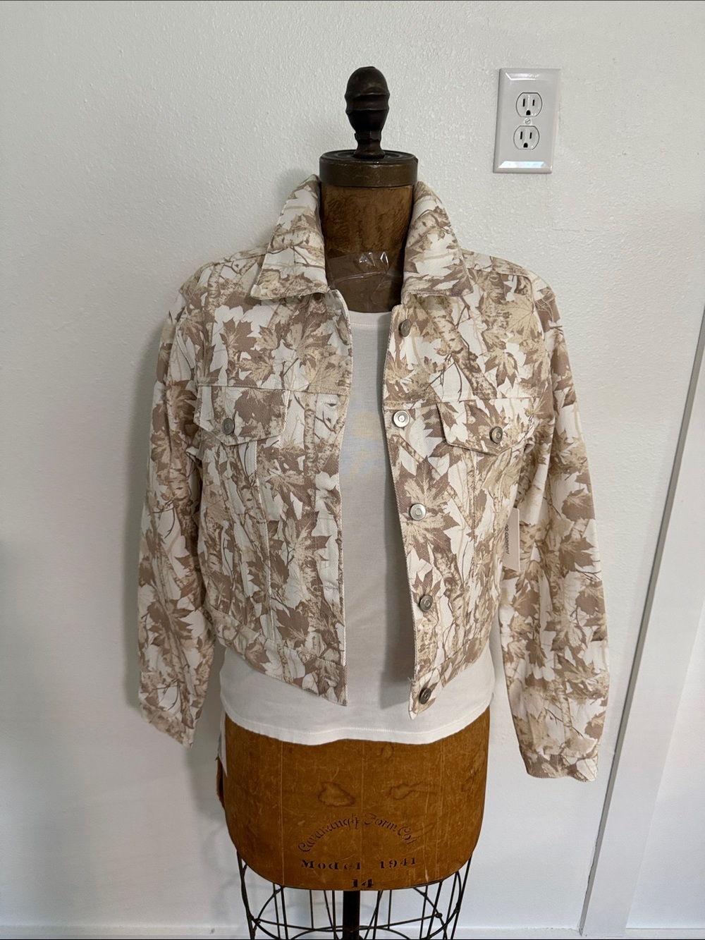 NWT No Comment Beige Leaf-Print Cotton Jeans Style Jacket Size L